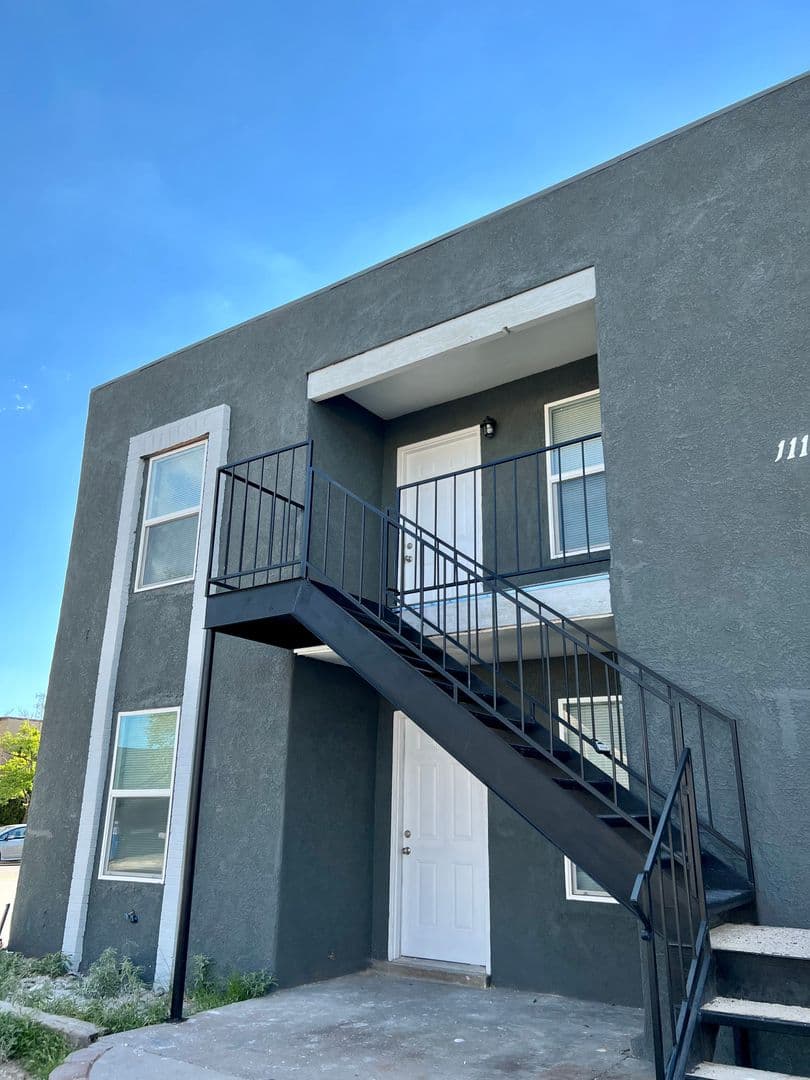 Albuquerque Apartment: 11117 Senac Pl NE