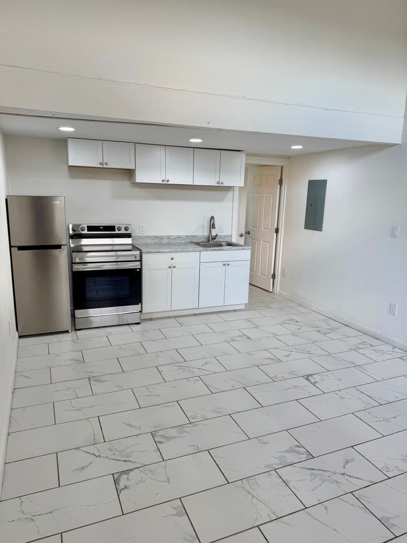 Albuquerque Apartment: 4849 Gibson Blvd SE