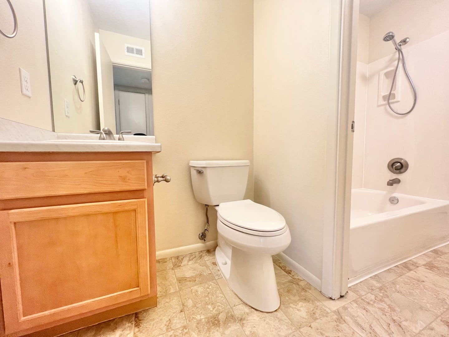 Albuquerque Apartment: 4601 Carlisle Blvd NE