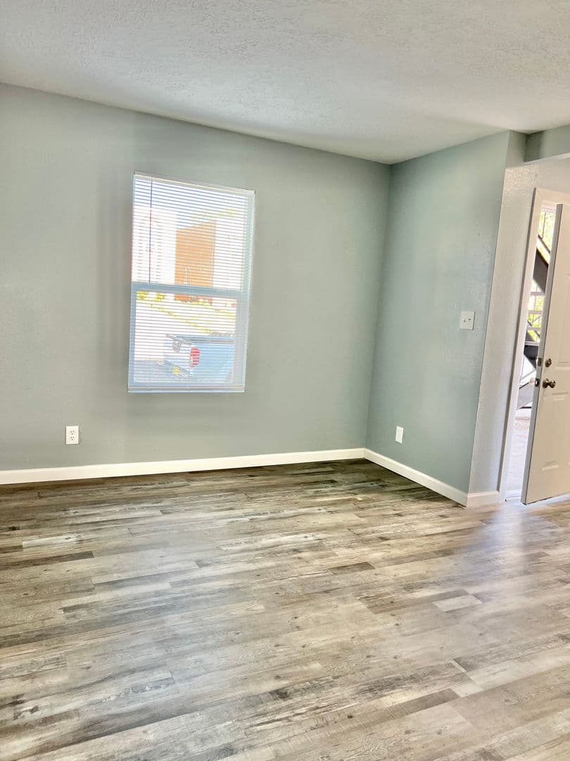 Albuquerque Apartment: 11117 Senac Pl NE