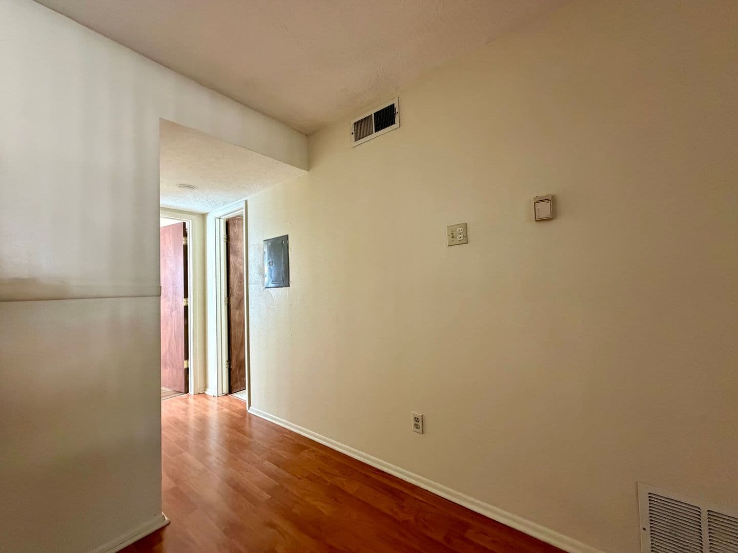 Albuquerque Apartment: 6001 Montano RD NW