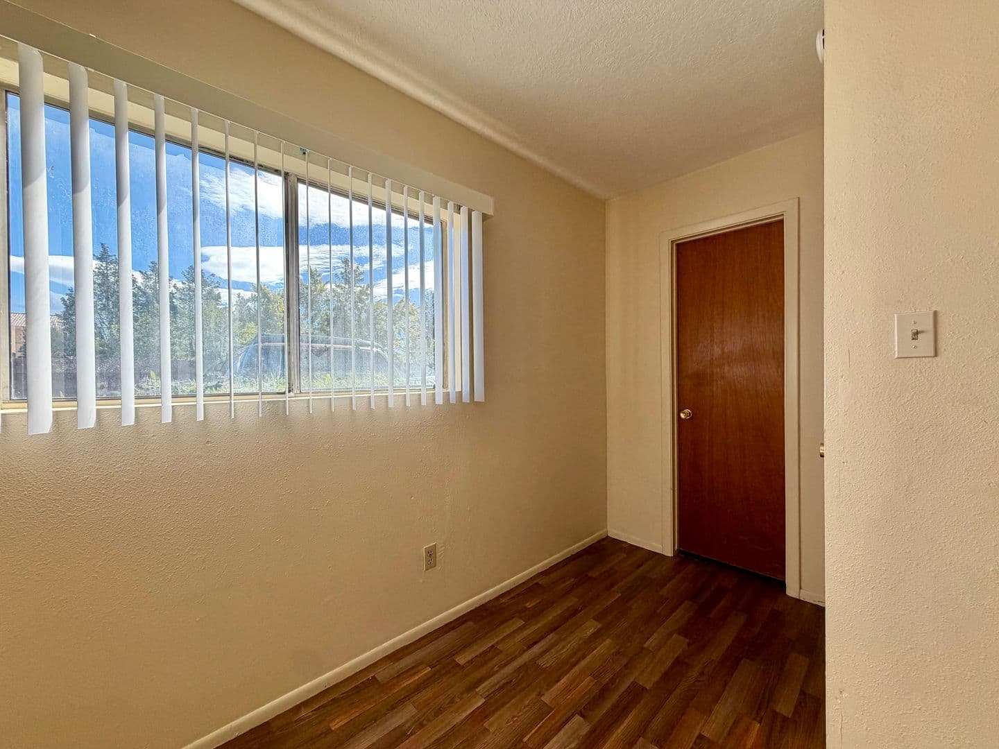 Albuquerque Apartment: 6001 Montano RD NW