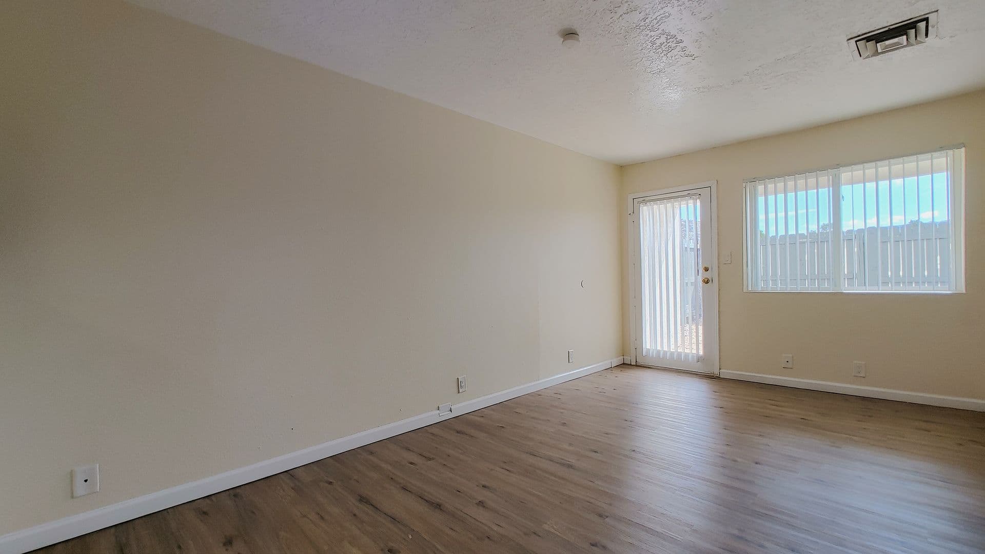 Albuquerque Apartment: 13500 Skyline RD NE