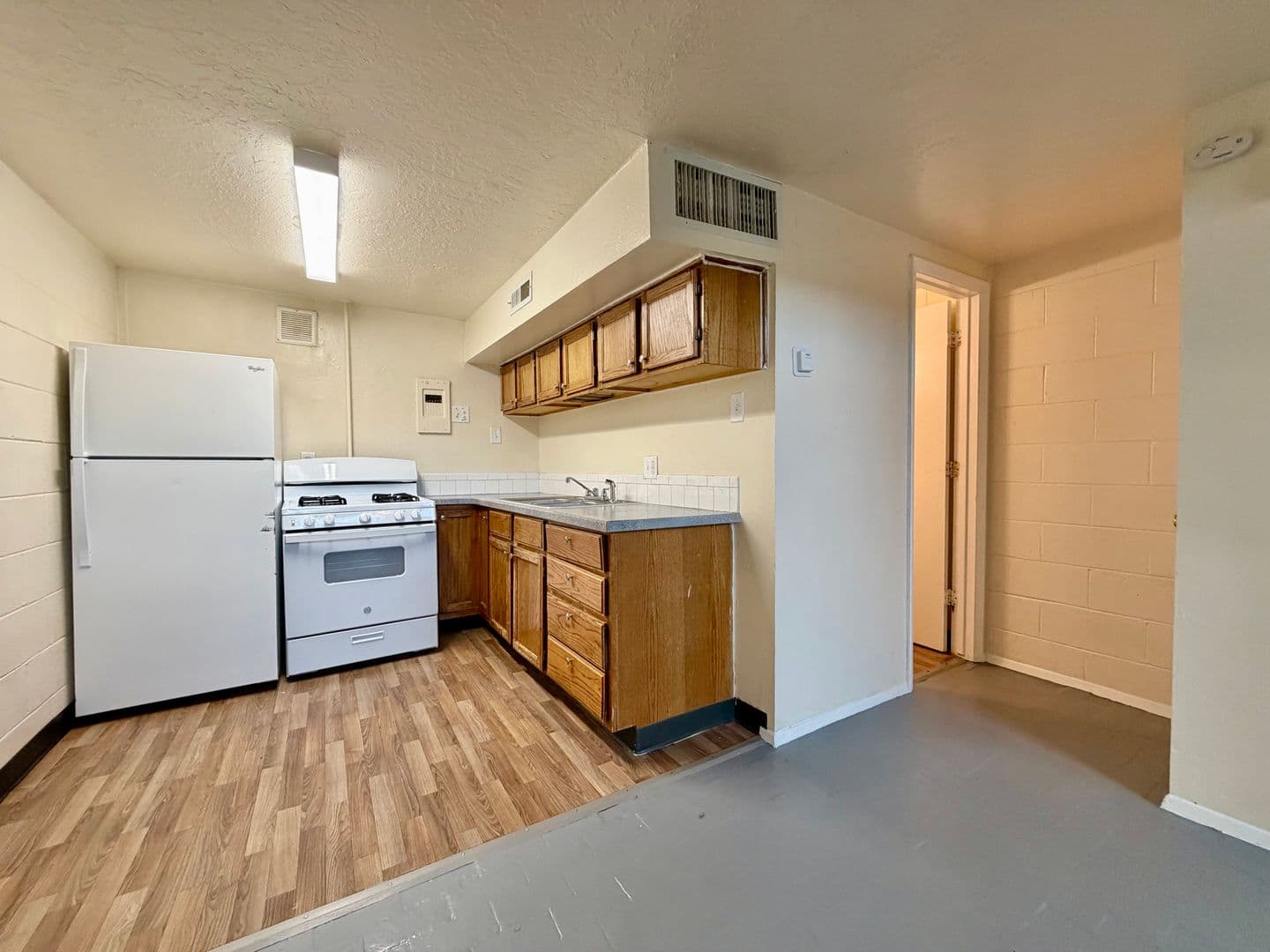 Albuquerque Apartment: 4849 Gibson Blvd SE