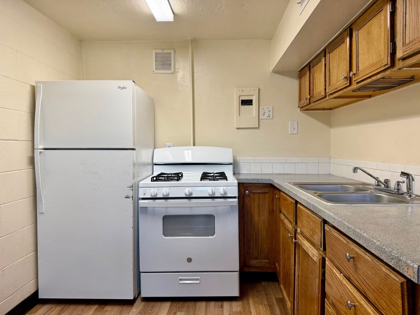 Albuquerque Apartment: 4849 Gibson Blvd SE