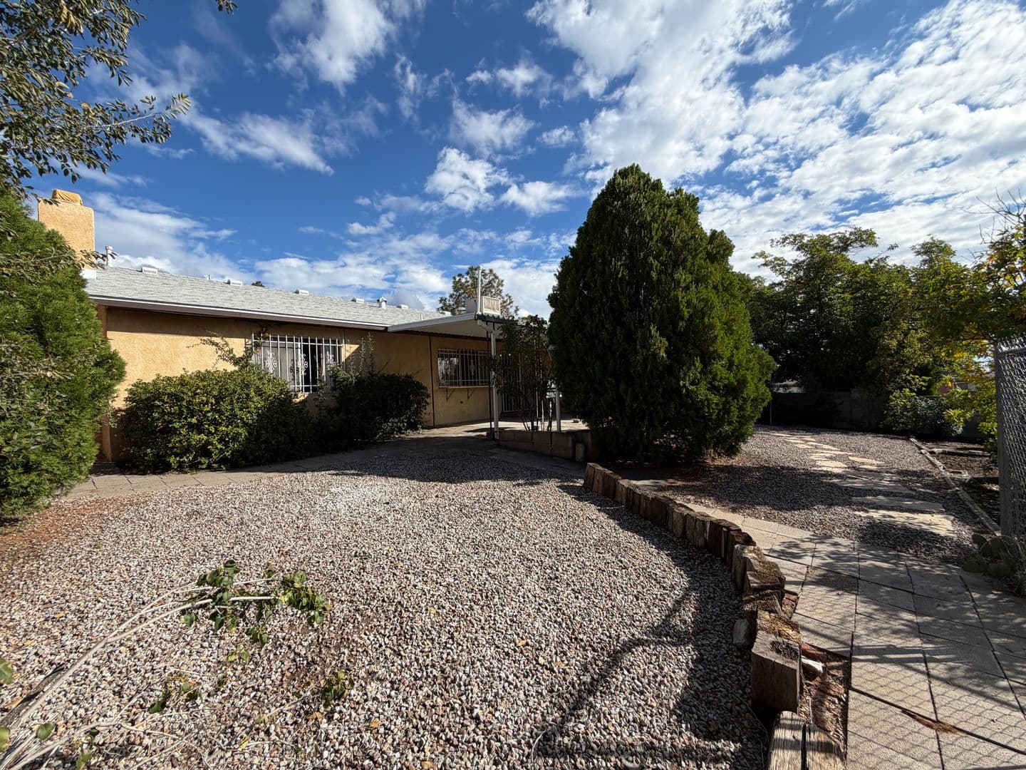 Albuquerque House: 3801 Shenandoah Pl NE