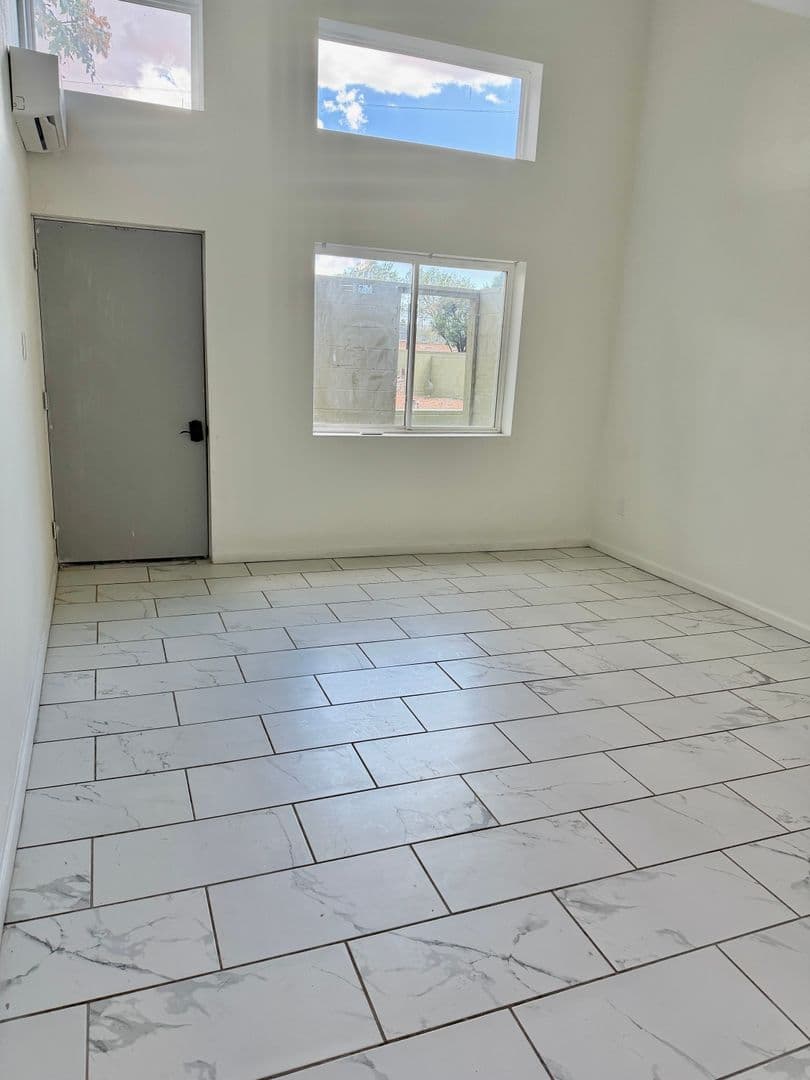 Albuquerque Apartment: 4849 Gibson Blvd SE