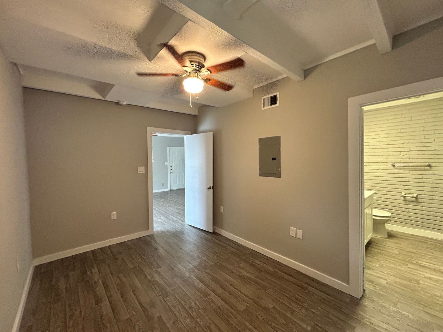 Houston Apartment: 219 Marshall