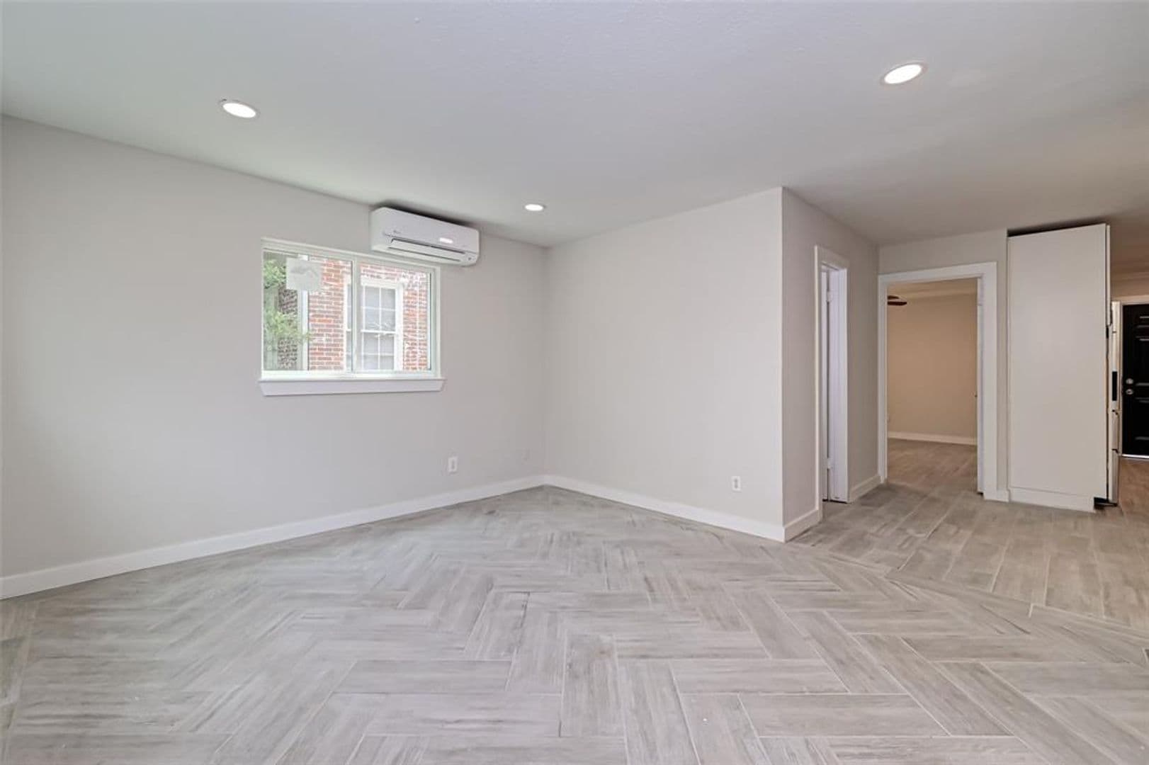 Houston Apartment: 1747 Wroxton Court