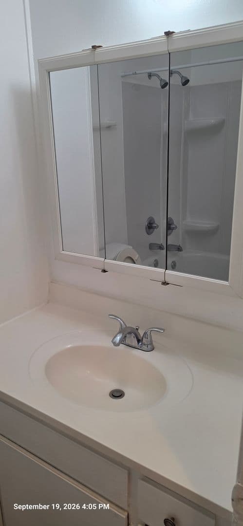 Los Angeles Apartment: 3770 Vinton Avenue