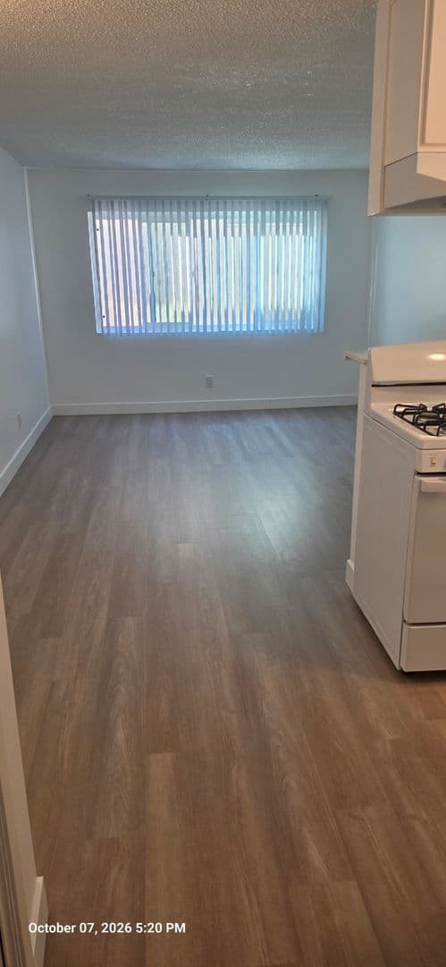 Los Angeles Apartment: 3770 Vinton Avenue