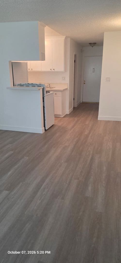 Los Angeles Apartment: 3770 Vinton Avenue