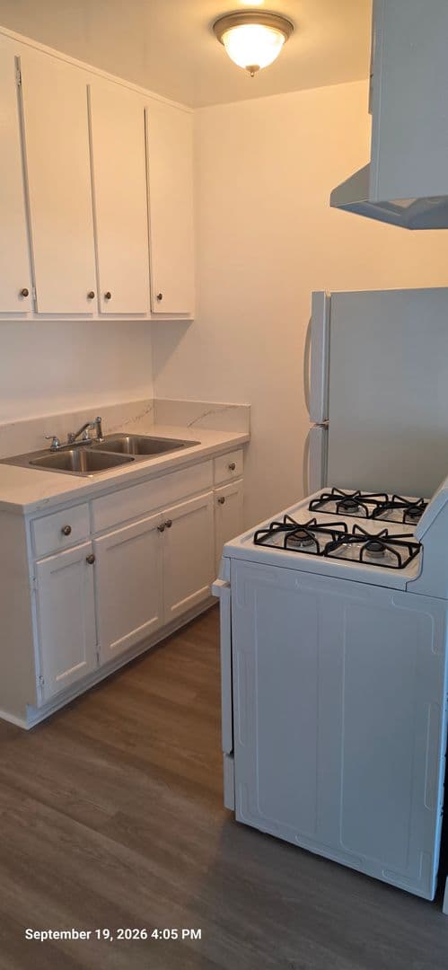 Los Angeles Apartment: 3770 Vinton Avenue