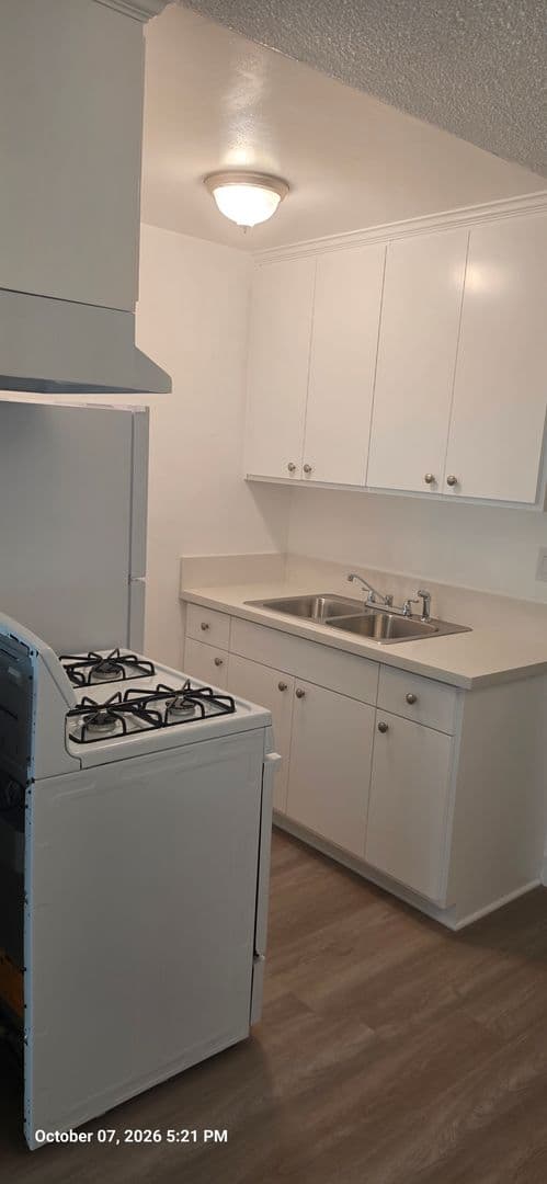 Los Angeles Apartment: 3770 Vinton Avenue