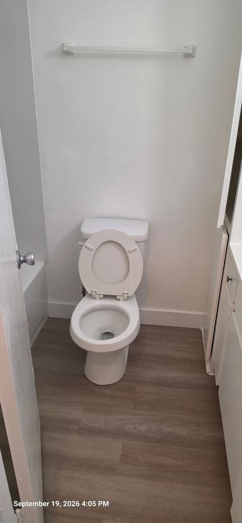Los Angeles Apartment: 3770 Vinton Avenue