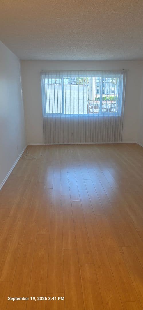 Los Angeles Apartment: 3770 Vinton Avenue