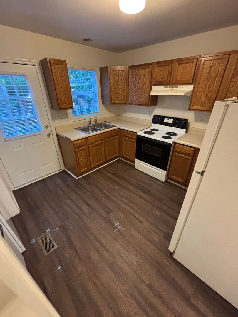 Raleigh Apartment: 1003 Lorimer Road