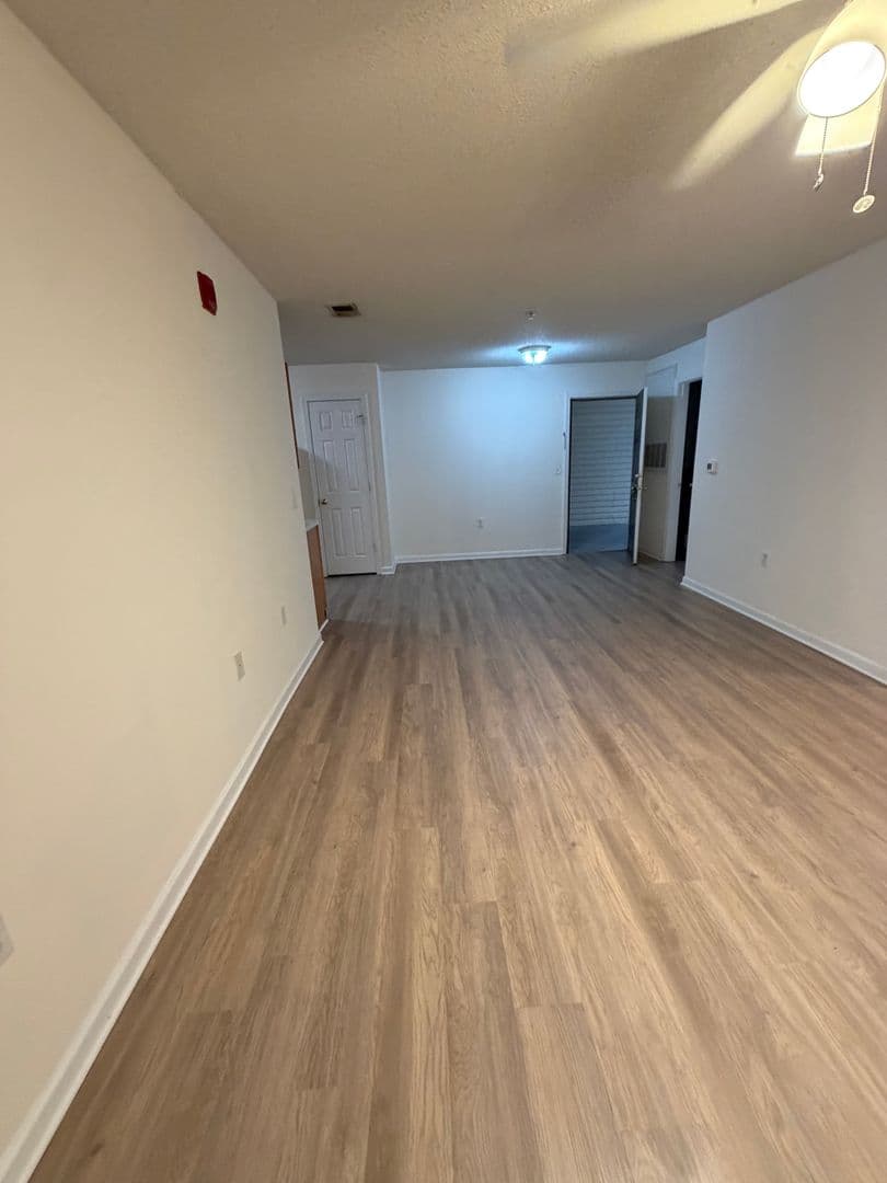 Raleigh Apartment: 4800 Avenida del Sol
