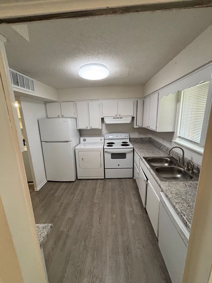 Raleigh Apartment: 2357 Champion Court