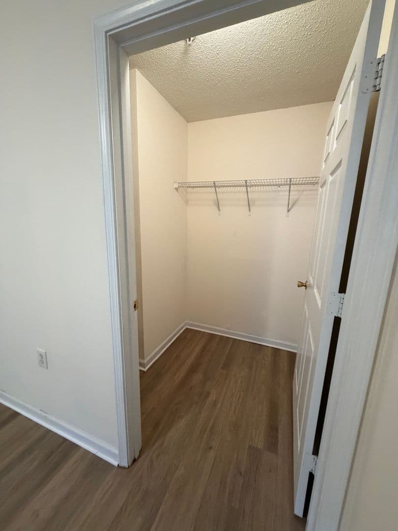 Raleigh Apartment: 4800 Avenida del Sol