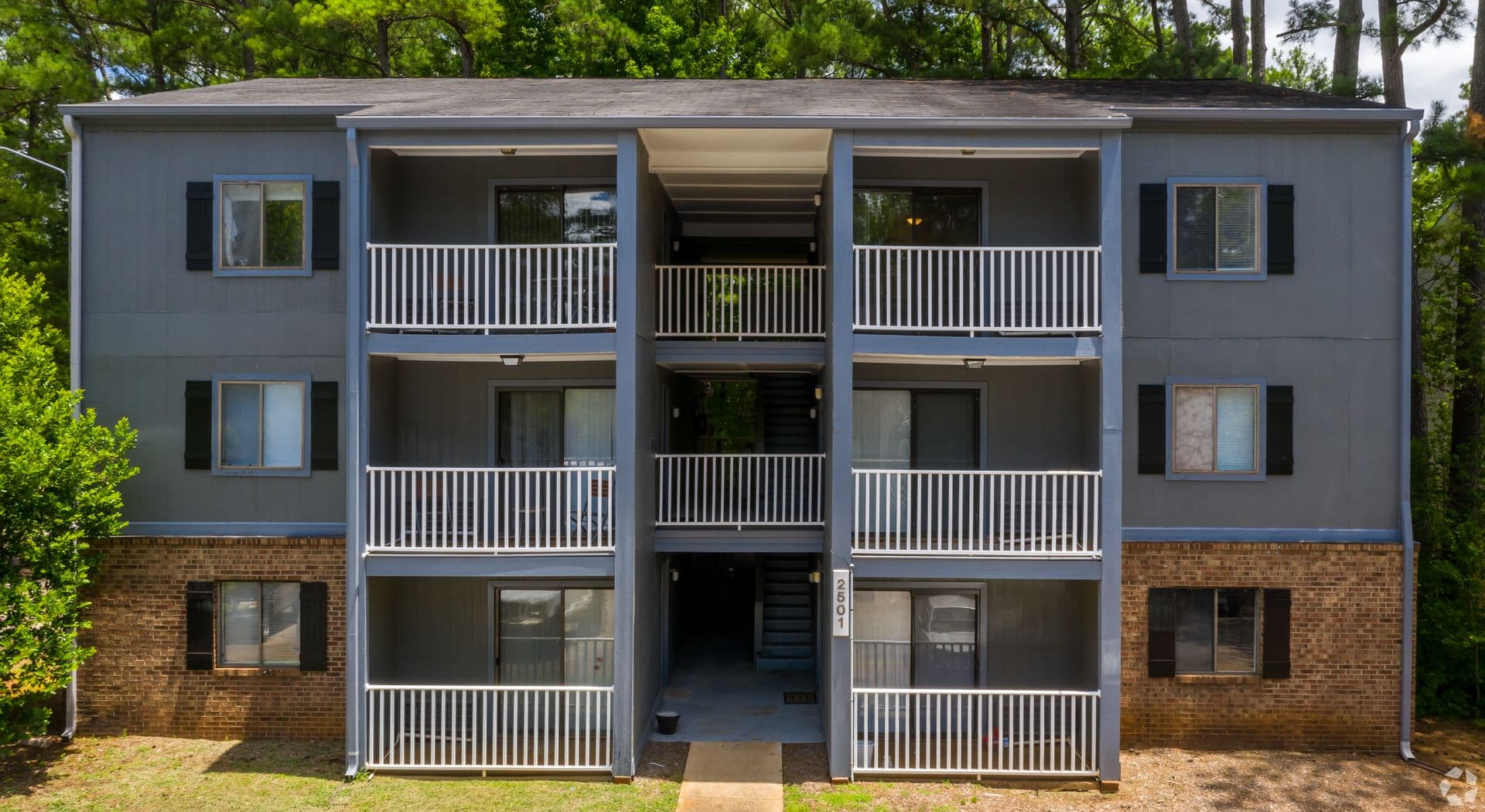 Raleigh Apartment: Pine Knoll Apartments