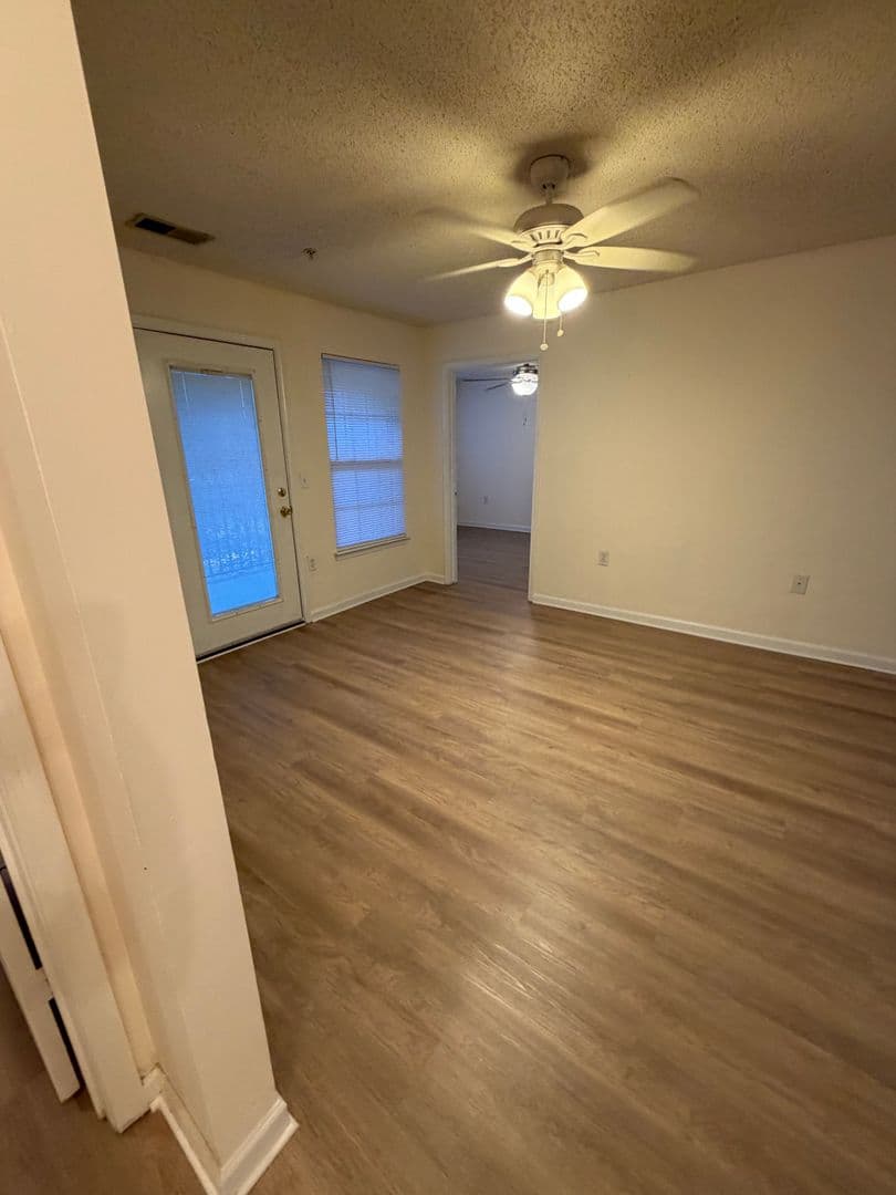 Raleigh Apartment: 4800 Avenida del Sol