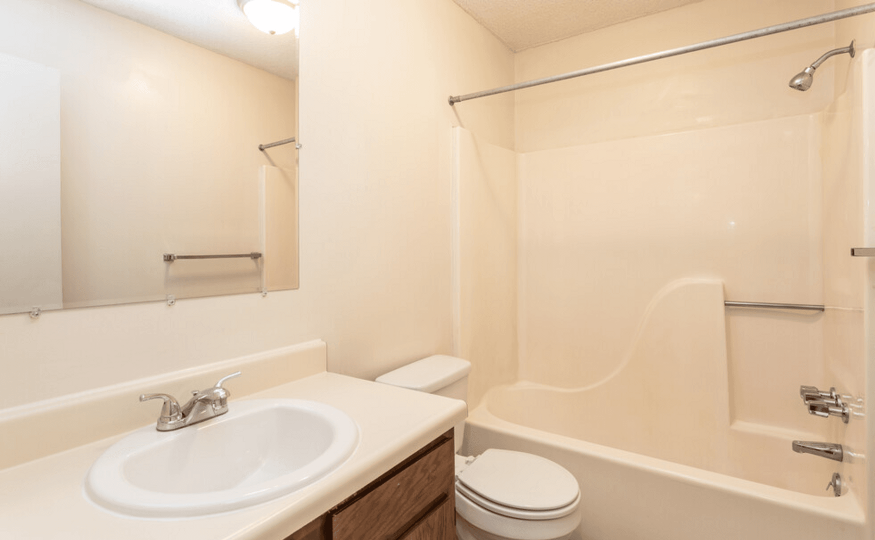 Raleigh Apartment: Pine Knoll Apartments