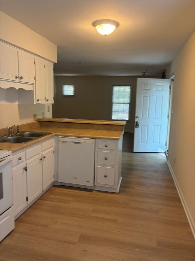 Raleigh Apartment: 2401-07 Sawmill Road