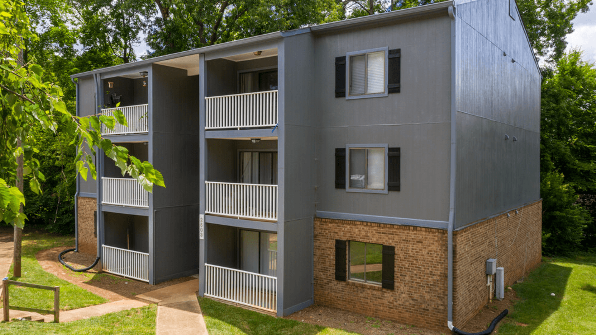 Raleigh Apartment: Pine Knoll Apartments