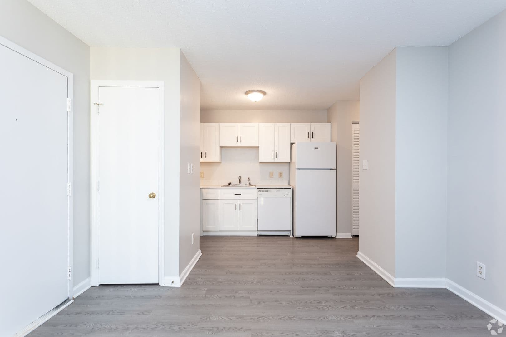 Raleigh Apartment: Pine Knoll Apartments