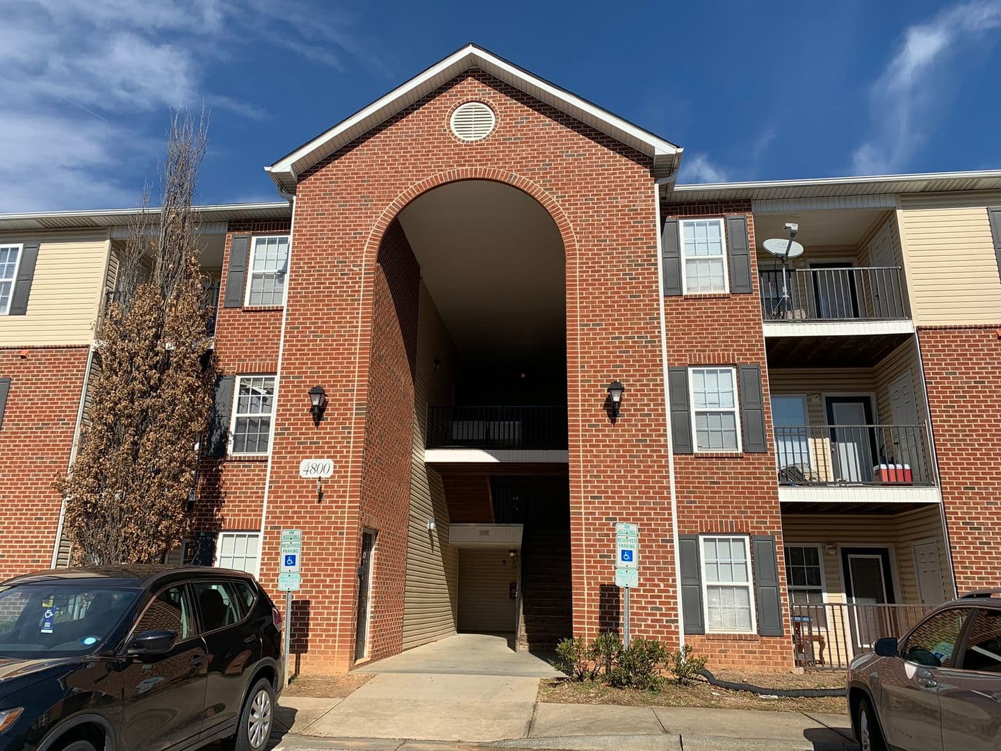 Raleigh Apartment: 4800 Avenida del Sol