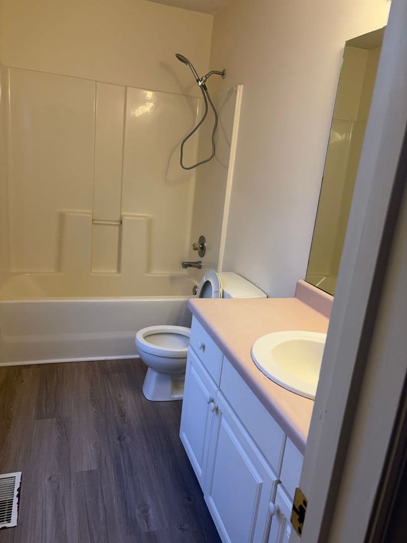 Raleigh House: 4013 Old Coach Road