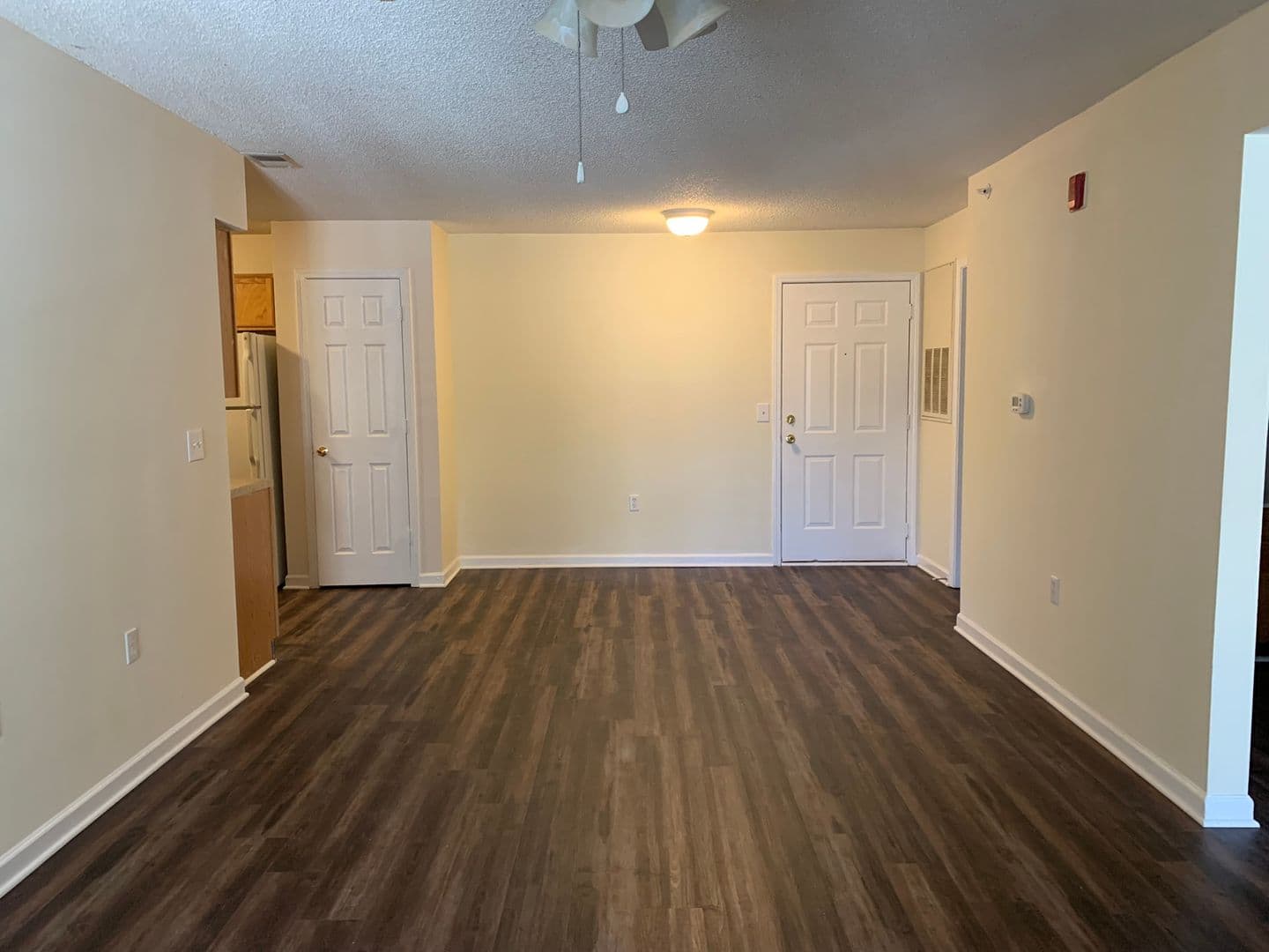 Raleigh Apartment: 4800 Avenida del Sol