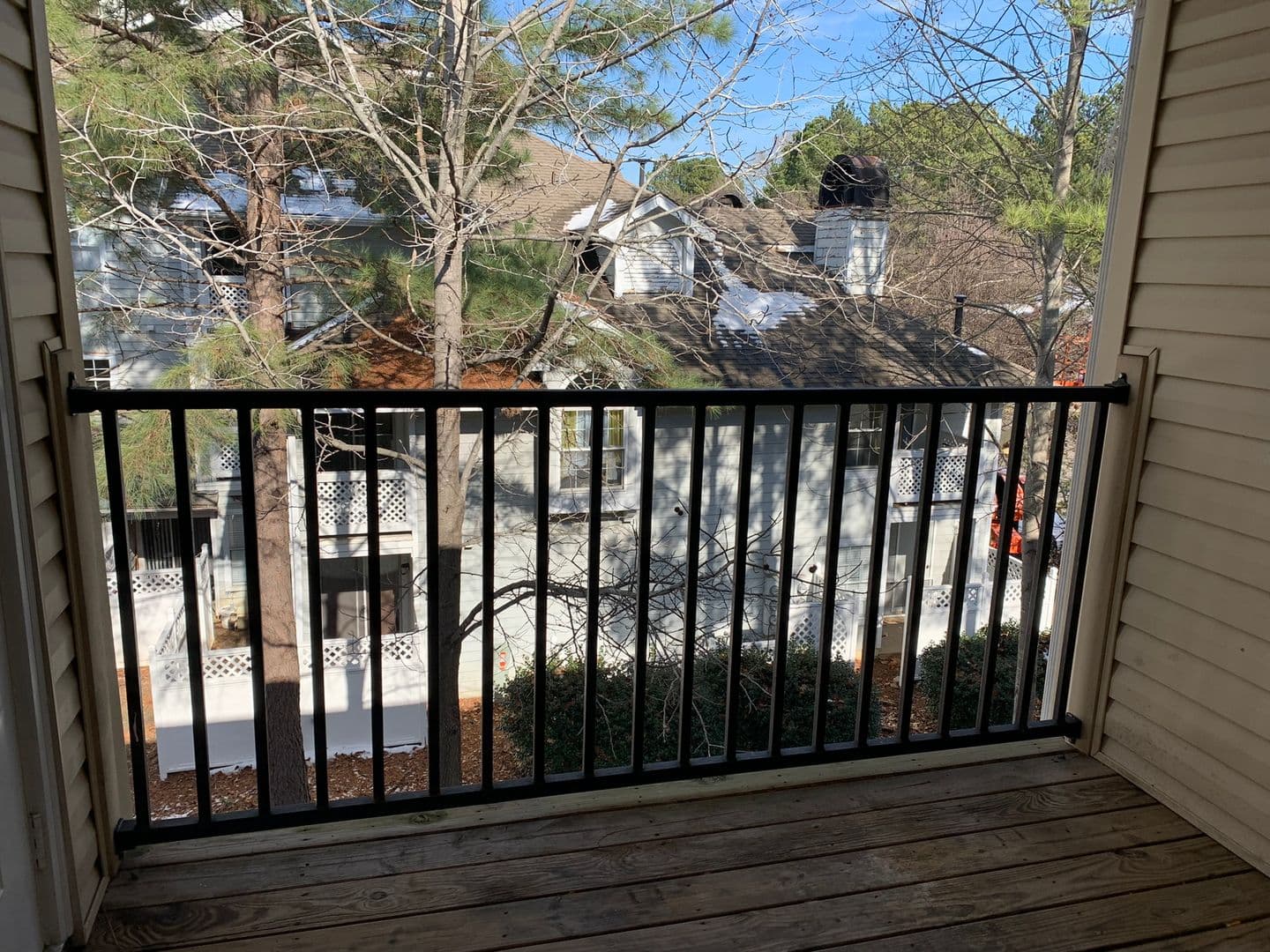 Raleigh Apartment: 4800 Avenida del Sol