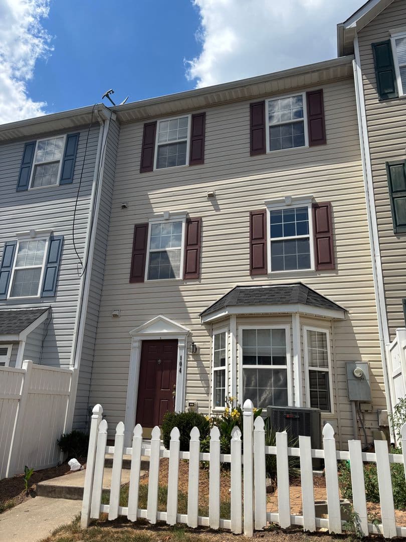 Raleigh House: 3011-104 Barrymore Street