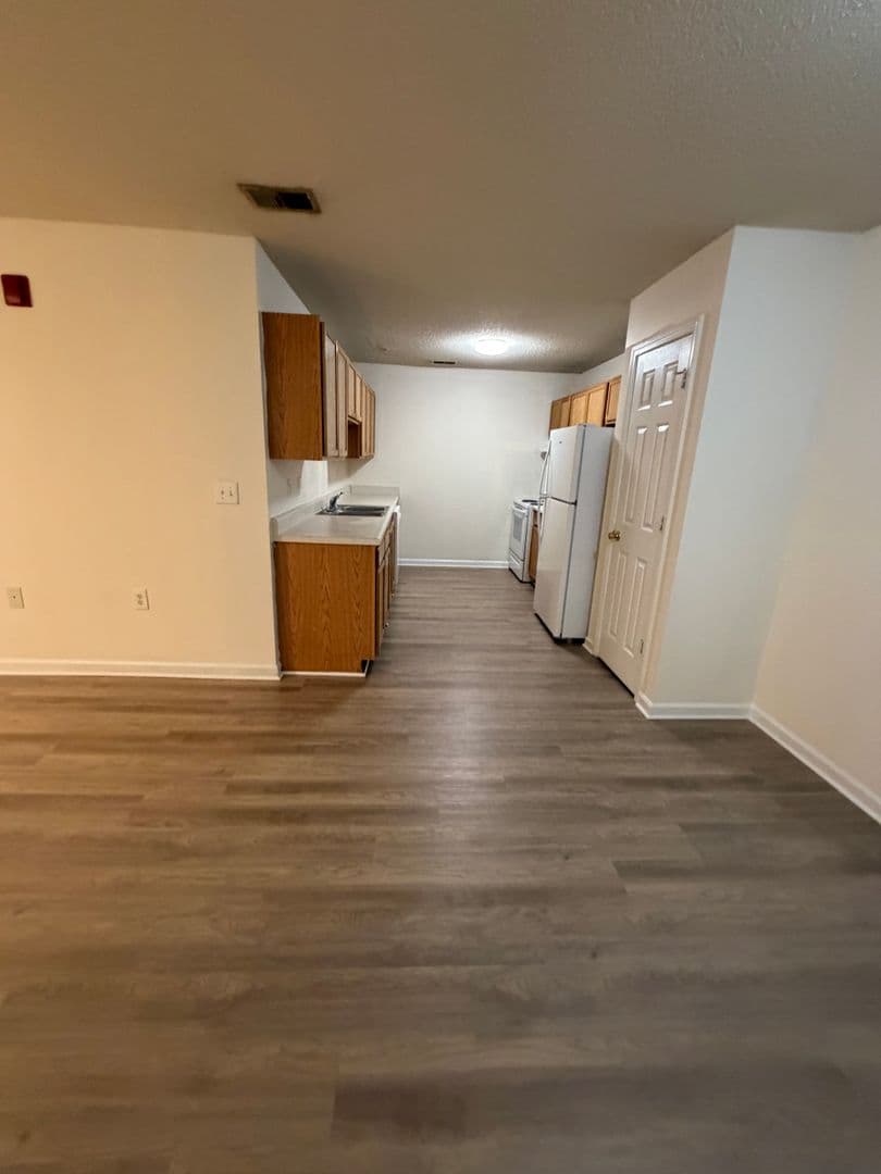 Raleigh Apartment: 4800 Avenida del Sol