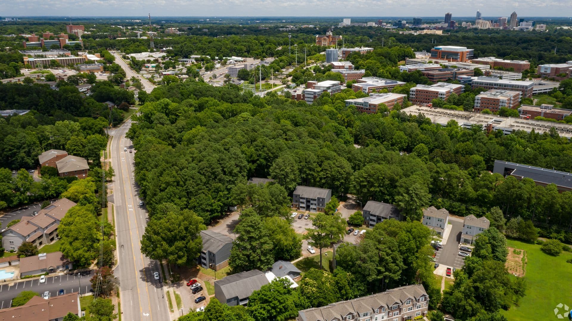 Raleigh Apartment: Pine Knoll Apartments