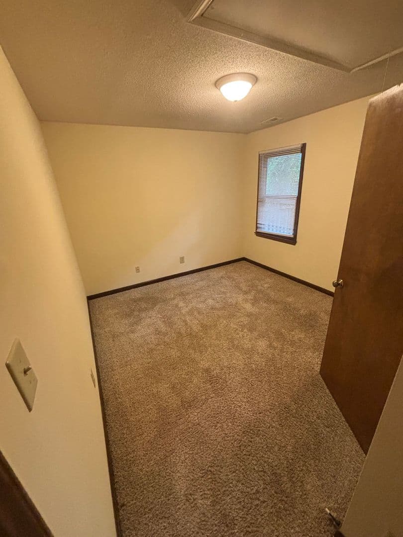 Raleigh Apartment: 1512 Collegeview Avenue