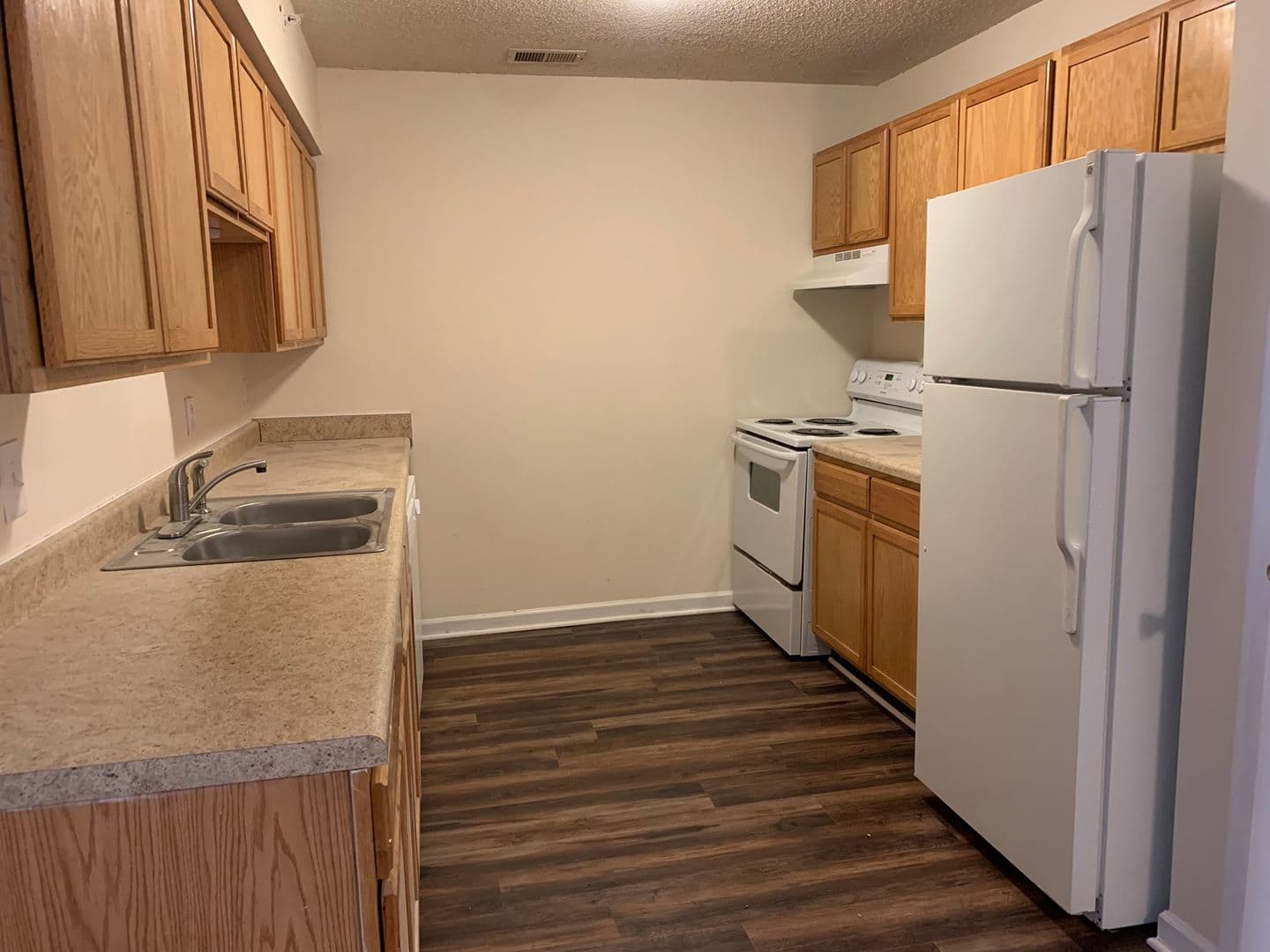 Raleigh Apartment: 4800 Avenida del Sol