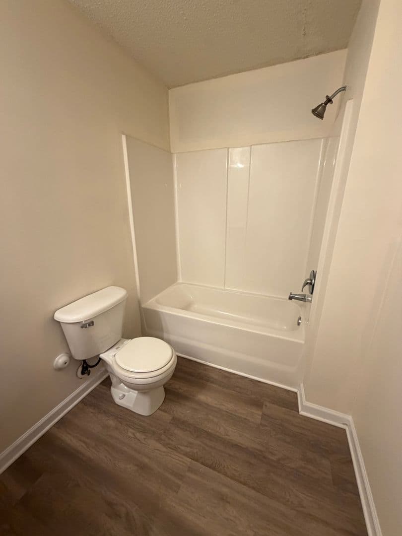 Raleigh Apartment: 4800 Avenida del Sol