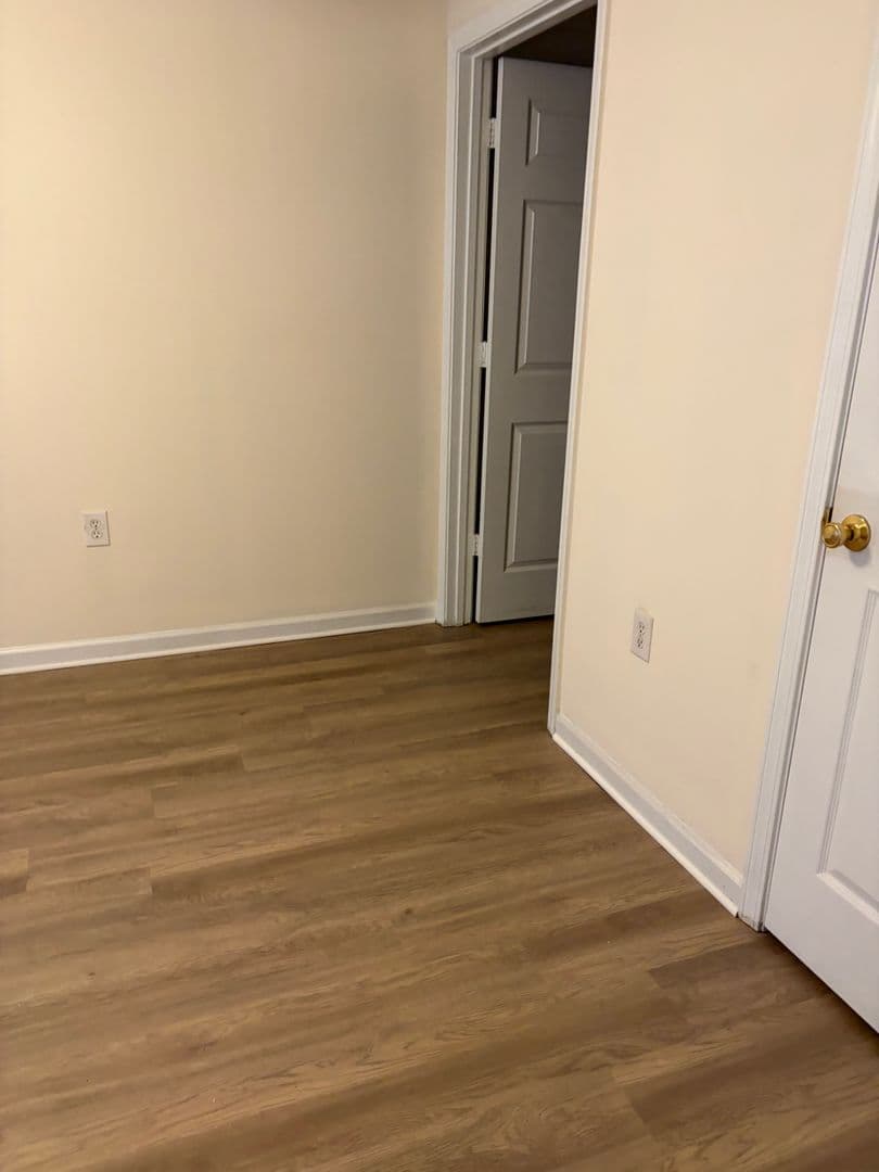 Raleigh Apartment: 4800 Avenida del Sol