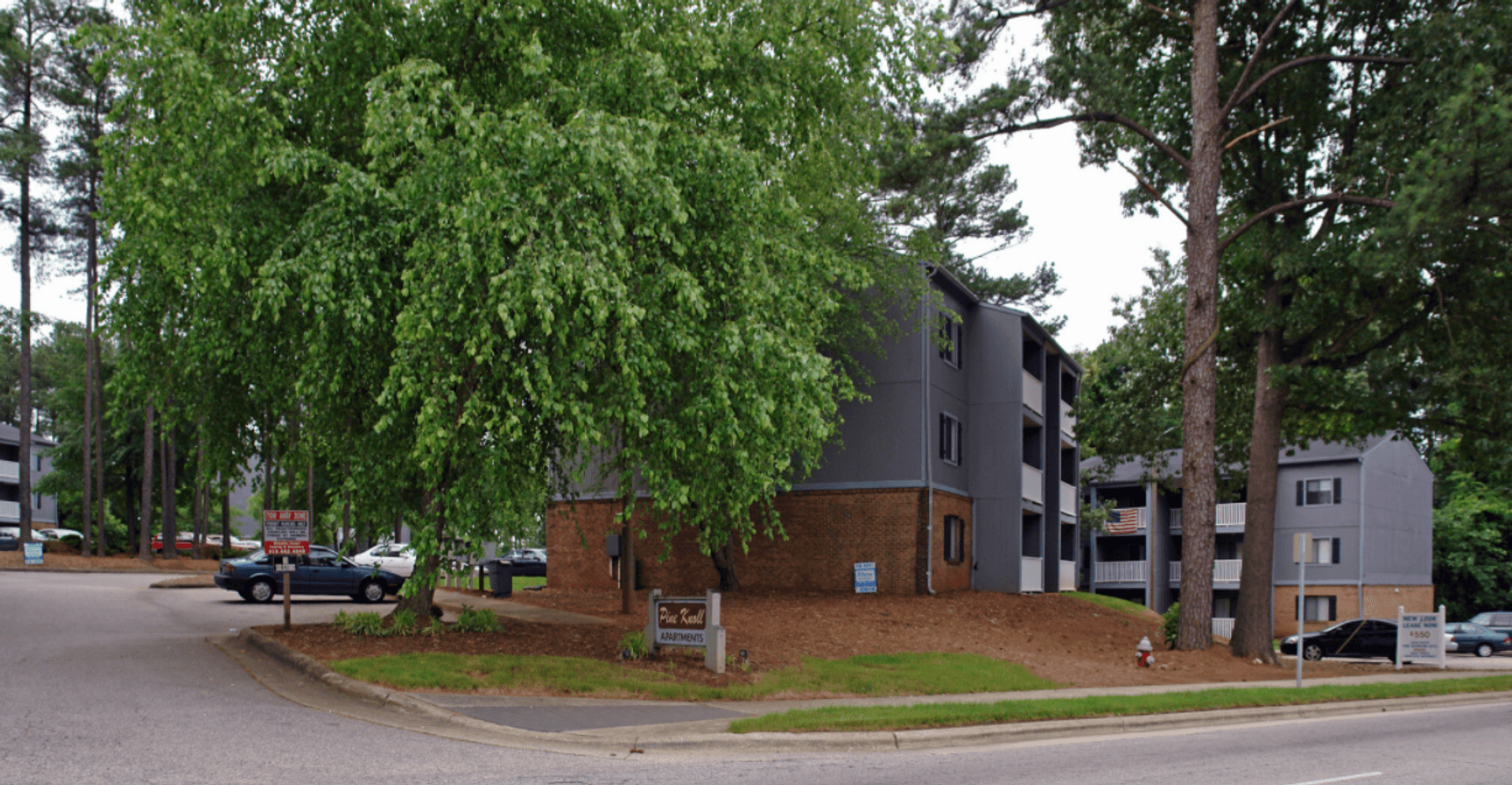 Raleigh Apartment: Pine Knoll Apartments