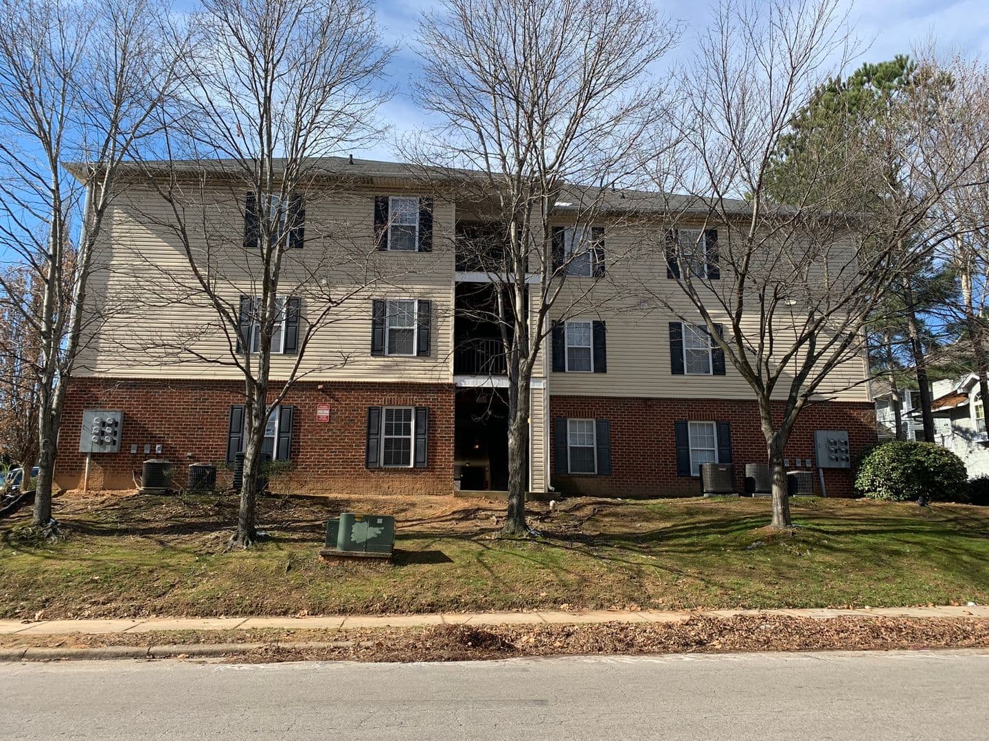 Raleigh Apartment: 4800 Avenida del Sol