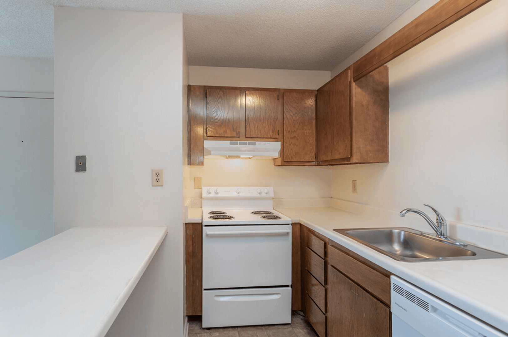 Raleigh Apartment: Pine Knoll Apartments