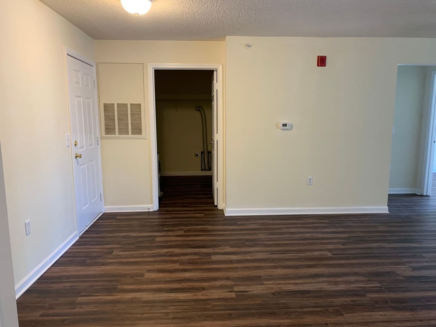 Raleigh Apartment: 4800 Avenida del Sol