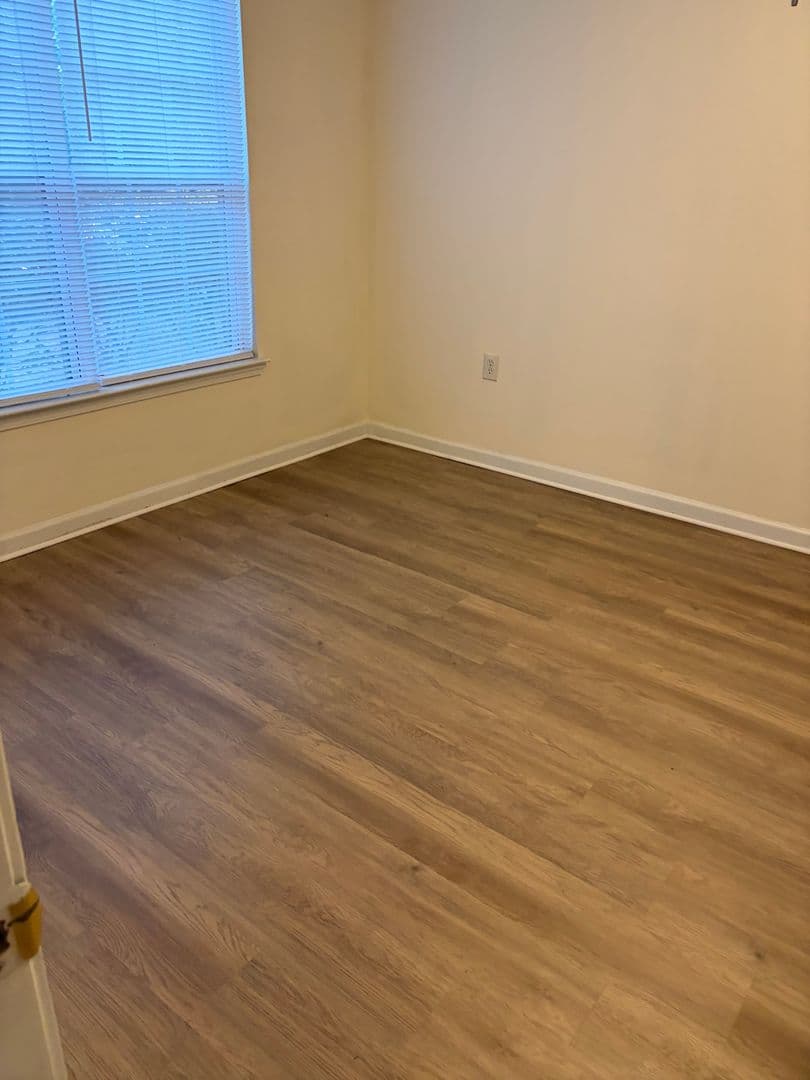 Raleigh Apartment: 4800 Avenida del Sol