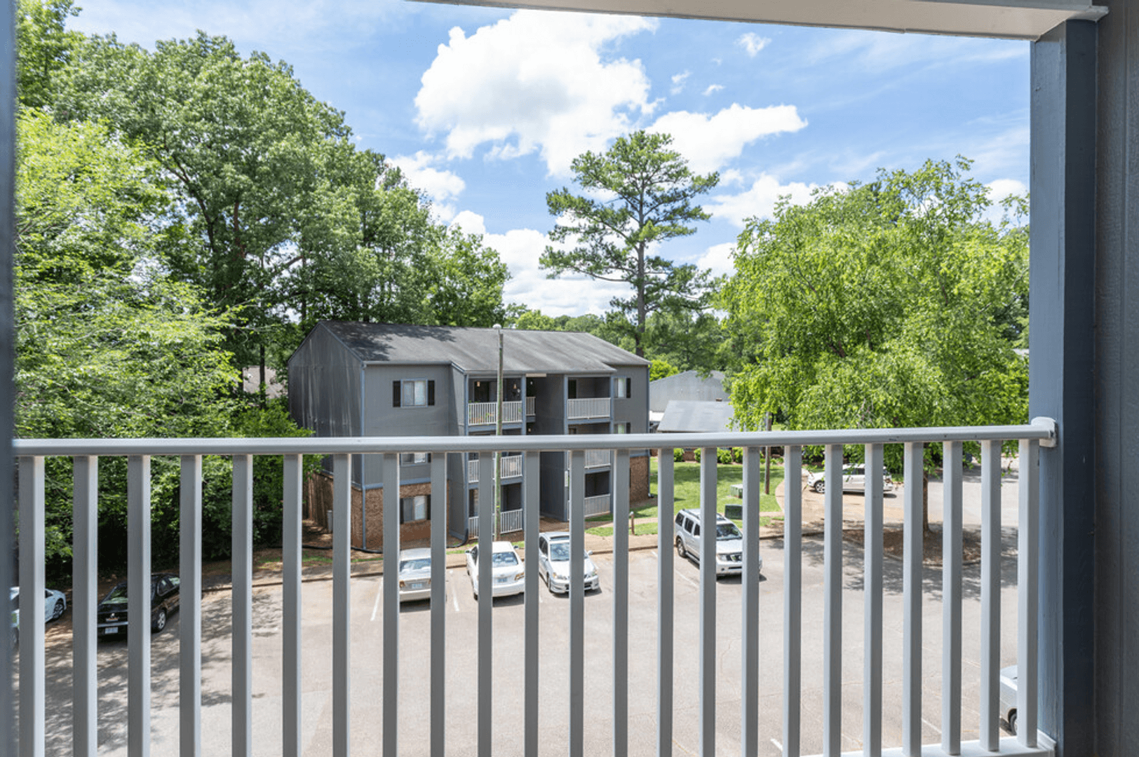 Raleigh Apartment: Pine Knoll Apartments