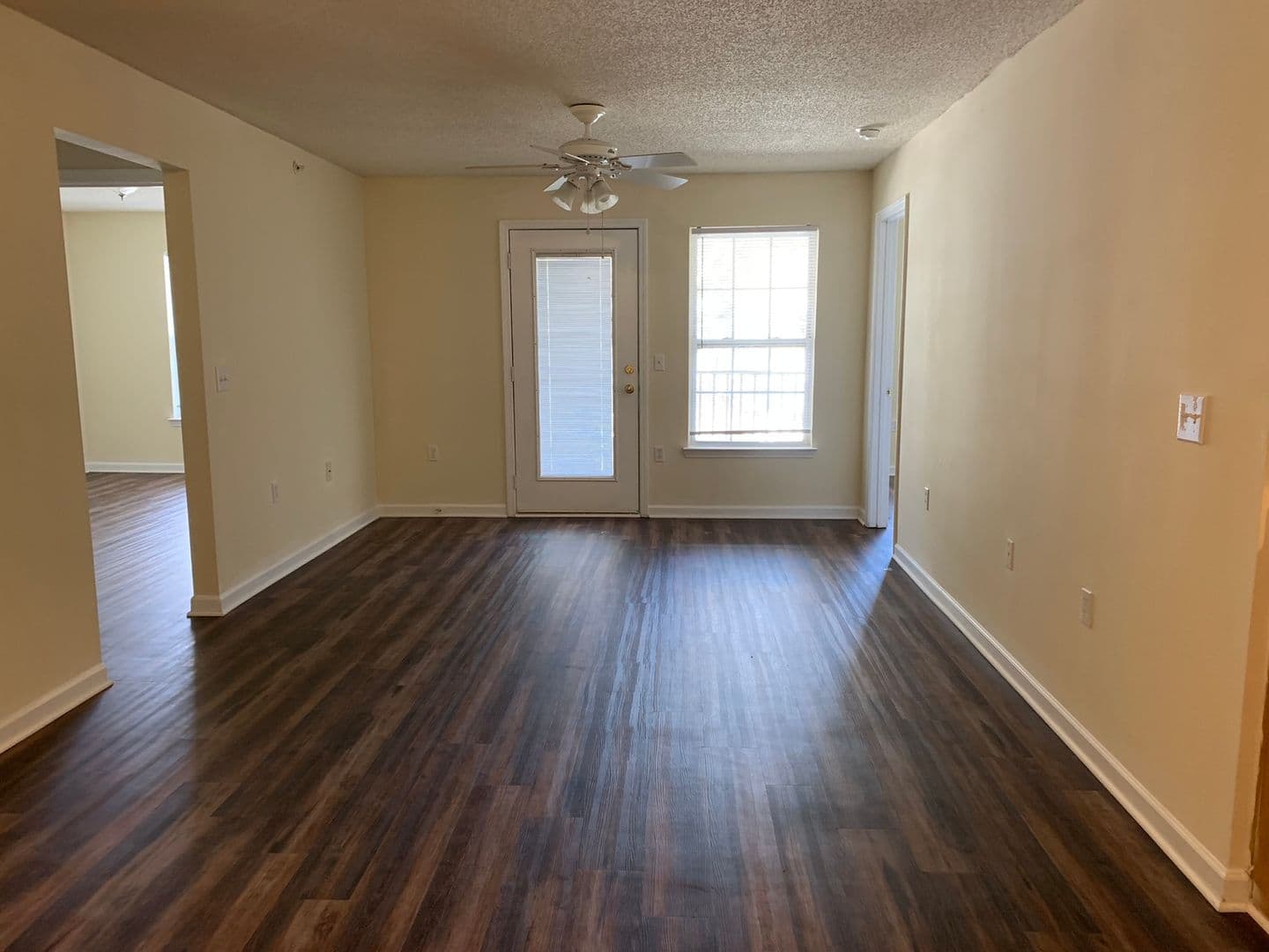 Raleigh Apartment: 4800 Avenida del Sol