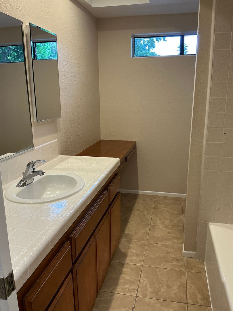 Orange Apartment: 530 East Sycamore Ave.