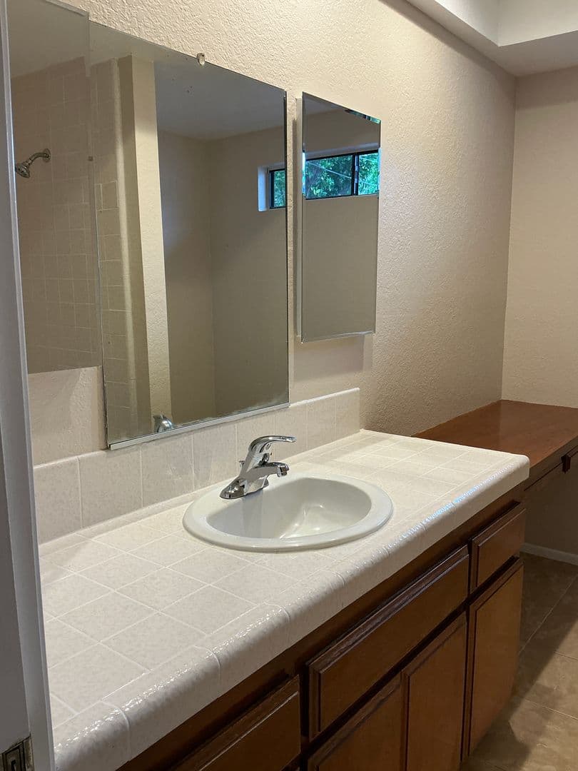 Orange Apartment: 530 East Sycamore Ave.